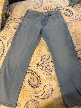 Wrangler Light Blue Women's Boot Cut Jeans. Western style jeans